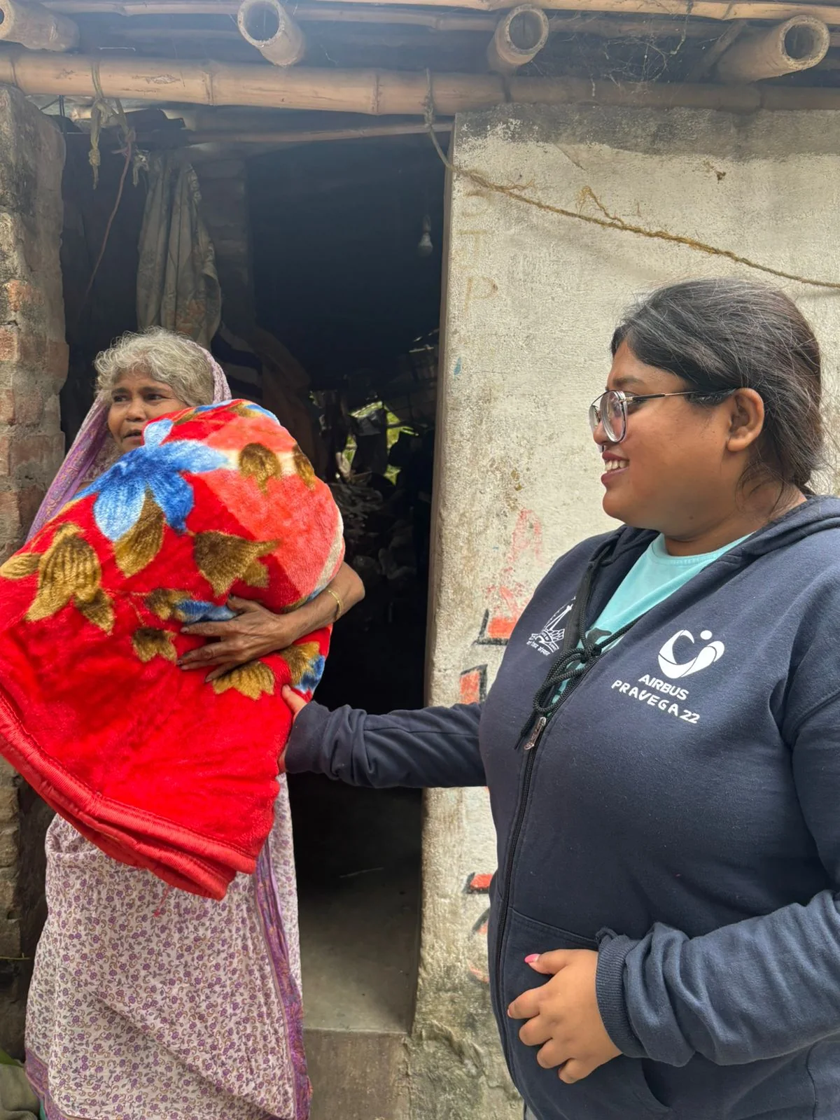 Providing a winter blanket to an elderly woman through Nabadwip Wrihanshi Foundation